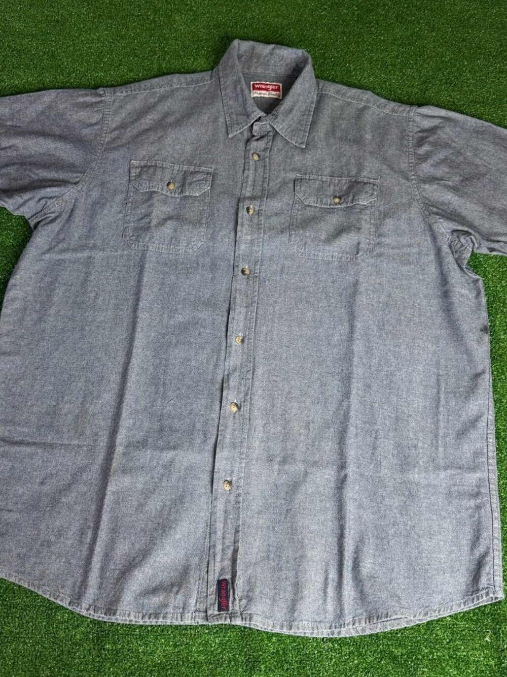 Wrangler Chambray Button Up Shirt Men's XLT Blue Short Sleeve Comfortable Casual
